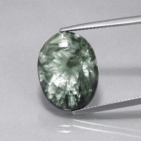 Serafinita verde natural 9,66ct, corte oval, opaco