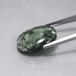 Serafinita verde natural 9,66ct, corte oval, opaco