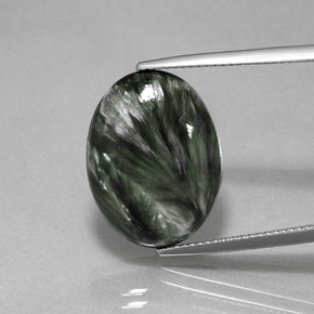 Serafinita verde natural 9,42ct, corte oval, opaco