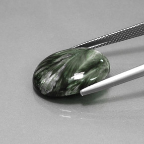 Serafinita verde natural 9,42ct, corte oval, opaco
