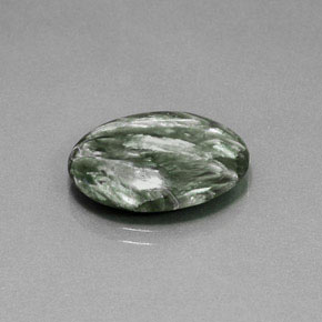 Serafinita verde natural 9,28ct, corte oval, opaco
