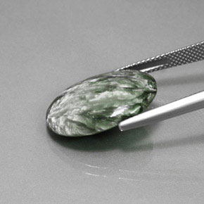 Serafinita verde natural 9,28ct, corte oval, opaco