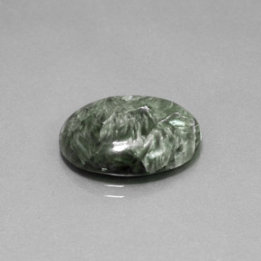 Serafinita verde natural 8,99ct, corte oval, opaco