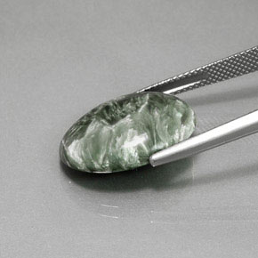 Serafinita verde natural 8,99ct, corte oval, opaco