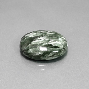 Serafinita verde natural 11,95ct, corte oval, opaco