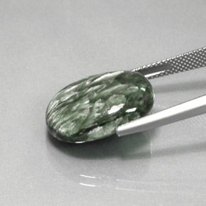 Serafinita verde natural 11,95ct, corte oval, opaco