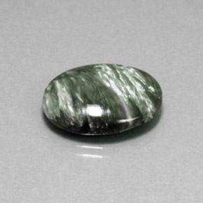 Serafinita verde natural 11,21ct, corte oval, opaco