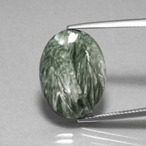 Serafinita verde natural 10,82ct, corte oval, opaco