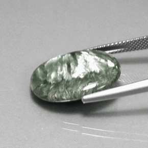Serafinita verde natural 8,72ct, corte oval, opaco