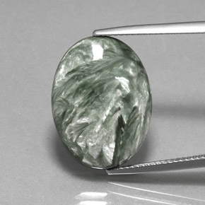 Serafinita verde natural 10,67ct, corte oval, opaco
