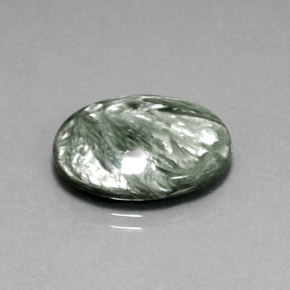 Serafinita verde natural 10,67ct, corte oval, opaco