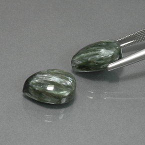 Pedras preciosas de serafinita verde natural de  ct, formato de pêra, opaco