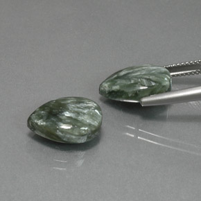 Pedras preciosas de serafinita verde natural de 10,72 ct, formato de pêra, opaco