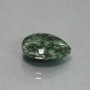 Serafinita verde natural 4,49ct, formato de pêra, opaco