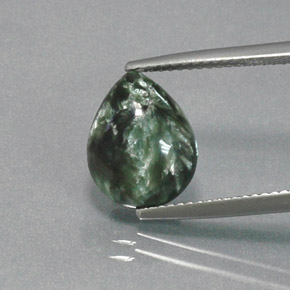 Serafinita verde natural 2,82ct, formato de pêra, opaco