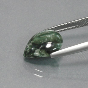 Serafinita verde natural 2,82ct, formato de pêra, opaco