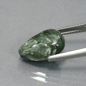 Serafinita verde natural 4,70ct, formato de pêra, opaco