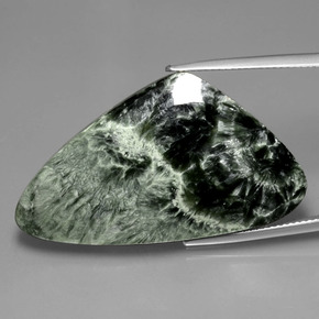 Serafinita verde natural 30,91ct, forma extravagante, opaco