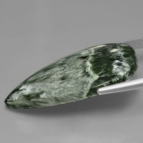 Serafinita verde natural 27,18ct, formato de pêra, opaco