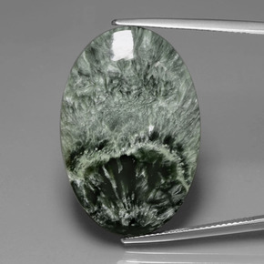 Serafinita verde natural 25,77ct, corte oval, opaco
