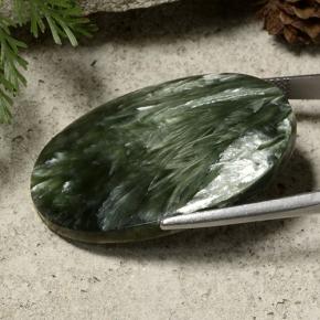 Serafinita verde natural 33,43ct, corte oval, opaco