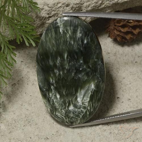 Serafinita verde natural 39,09ct, corte oval, opaco