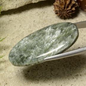 Serafinita verde natural 23,88ct, corte oval, opaco
