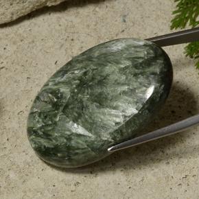 Serafinita verde natural 55,28ct, corte oval, opaco