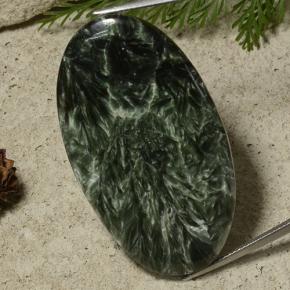 Serafinita verde natural 50,74ct, corte oval, opaco