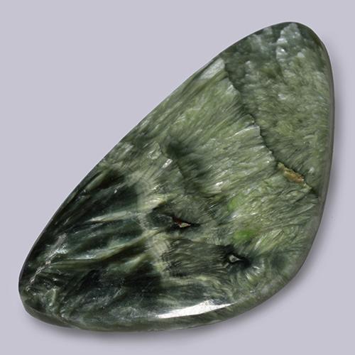 Serafinita verde natural 21,43ct, forma extravagante, opaco