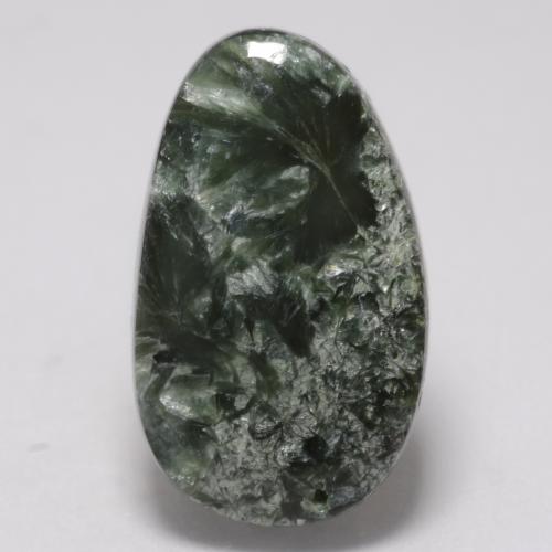 Serafinita verde natural 6,42ct, forma extravagante, opaco