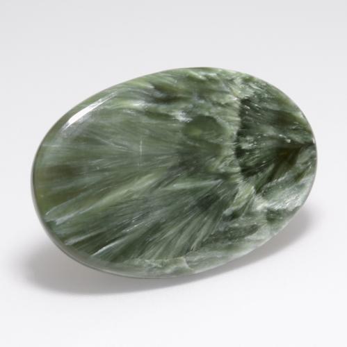 Serafinita verde natural 15,02ct, corte oval, opaco