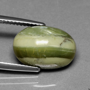Serpentina verde natural 5,70ct, corte oval, opaco