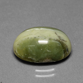 Serpentina verde natural 5,70ct, corte oval, opaco
