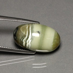 Serpentina verde natural 9,88ct, corte oval, opaco