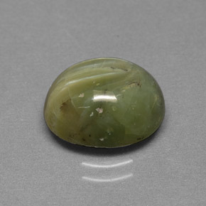Serpentina verde natural 2,95ct, corte oval, opaco