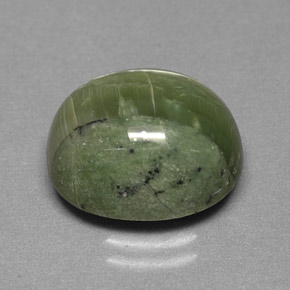 Serpentina verde natural 4,84ct, corte oval, opaco