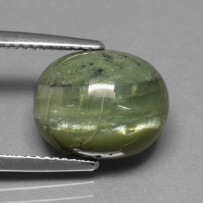Serpentina verde natural 4,84ct, corte oval, opaco