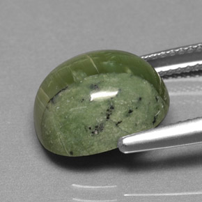 Serpentina verde natural 4,84ct, corte oval, opaco