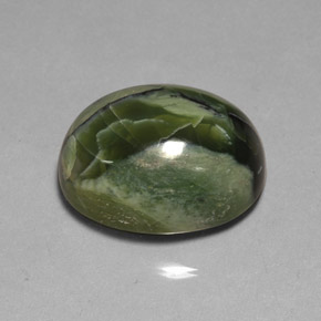 Serpentina verde natural 26,53ct, corte oval, opaco
