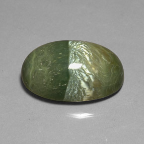 Serpentina verde natural 38,22ct, corte oval, opaco
