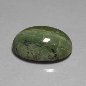 Serpentina verde natural 36,66ct, corte oval, opaco