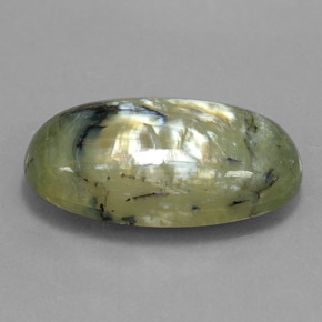 Serpentina verde natural 9,95ct, corte oval, opaco