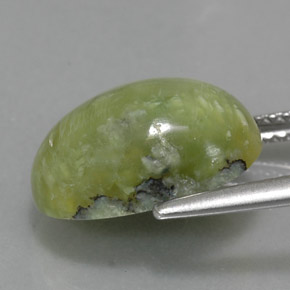 Serpentina verde natural 5,32ct, corte oval, opaco