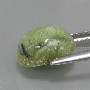 Serpentina verde natural 2,57ct, corte oval, opaco