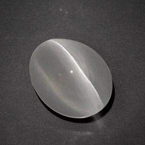 Sillimanite cat's eye cinza natural 7,96ct, corte oval, translúcido