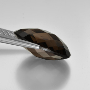 Quartzo fumê marrom natural 15,62ct, corte oval, VVS