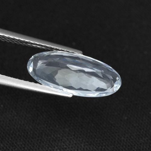 Sodalita branco natural 2,85ct, corte oval, VS