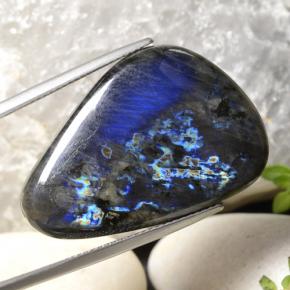 Espectrolita multicolorido natural 24,80ct, forma extravagante, opaco