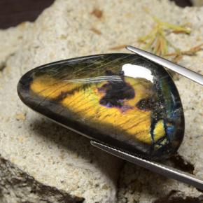 Espectrolita multicolorido natural 27,88ct, forma extravagante, opaco